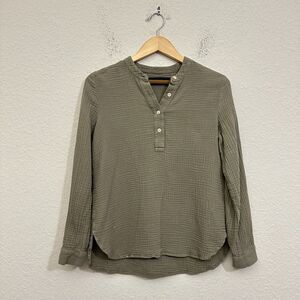 JENNI KAYNE Cypress Cotton Henley Neck Long Sleeve Shirt in Sage Green